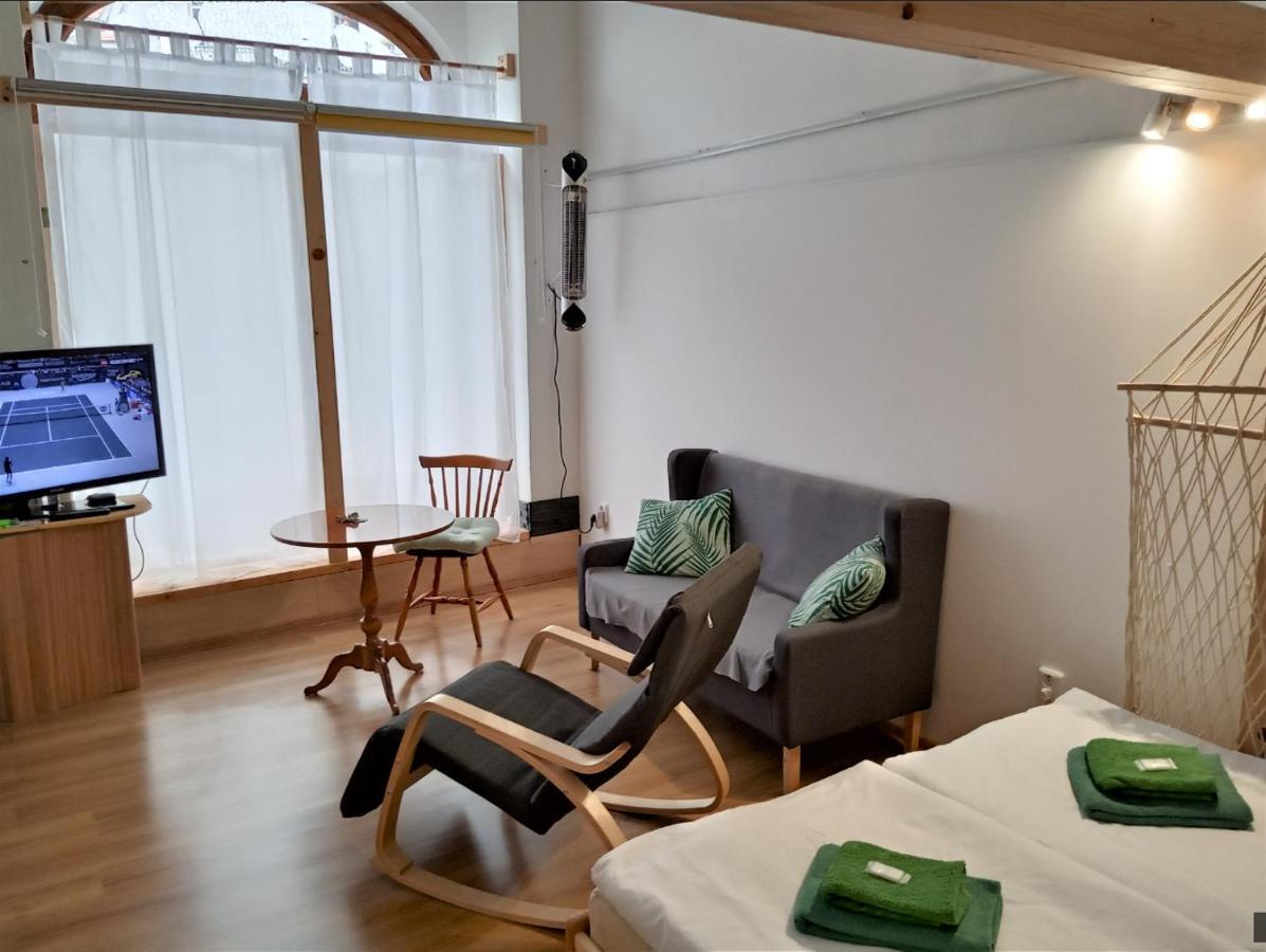 Apartment Pod Hradem Loket Esterno foto